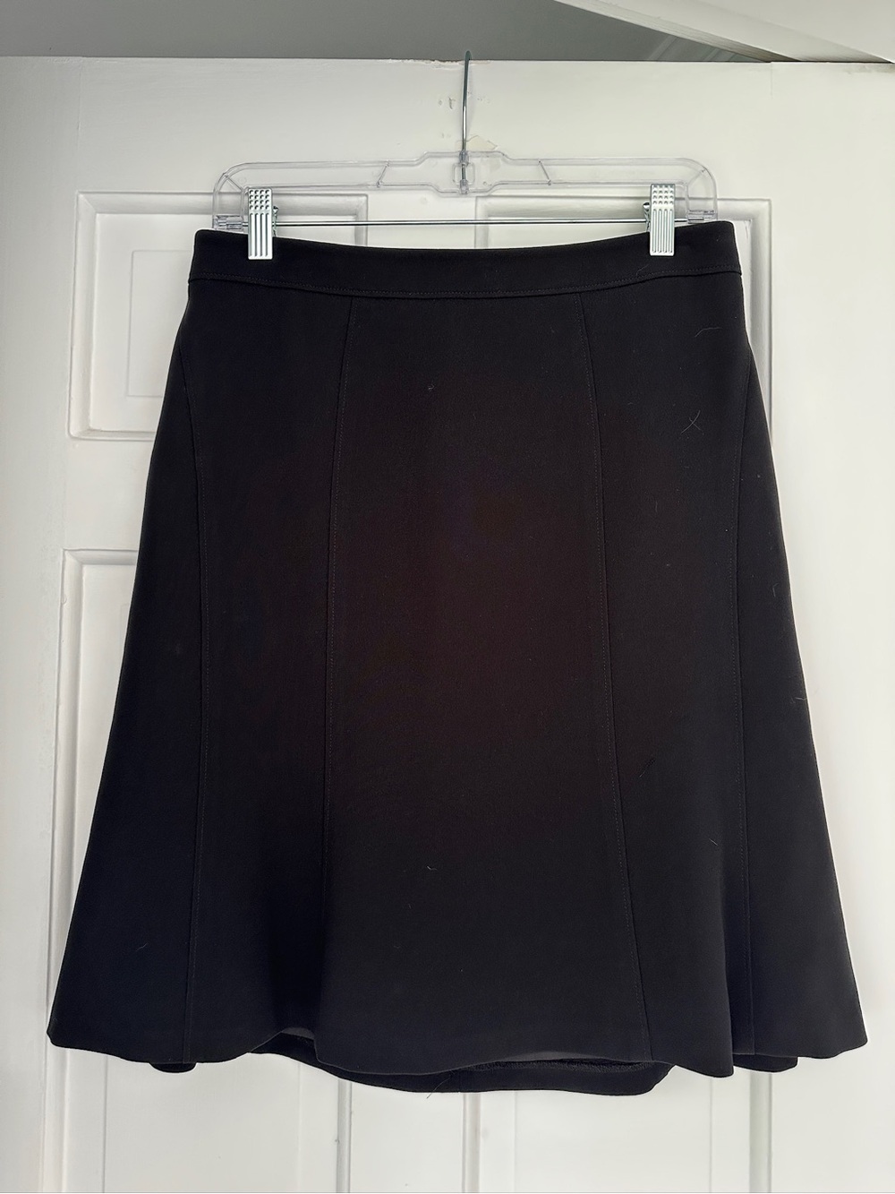 Ann Taylor Petites Black Flounce A Line Businesswear Skirt in Size 6